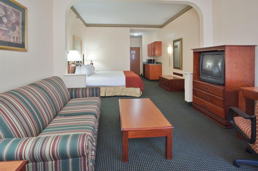 Holiday Inn Express - Plymouth By Ihg Экстерьер фото