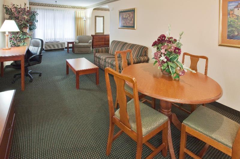 Holiday Inn Express - Plymouth By Ihg Экстерьер фото